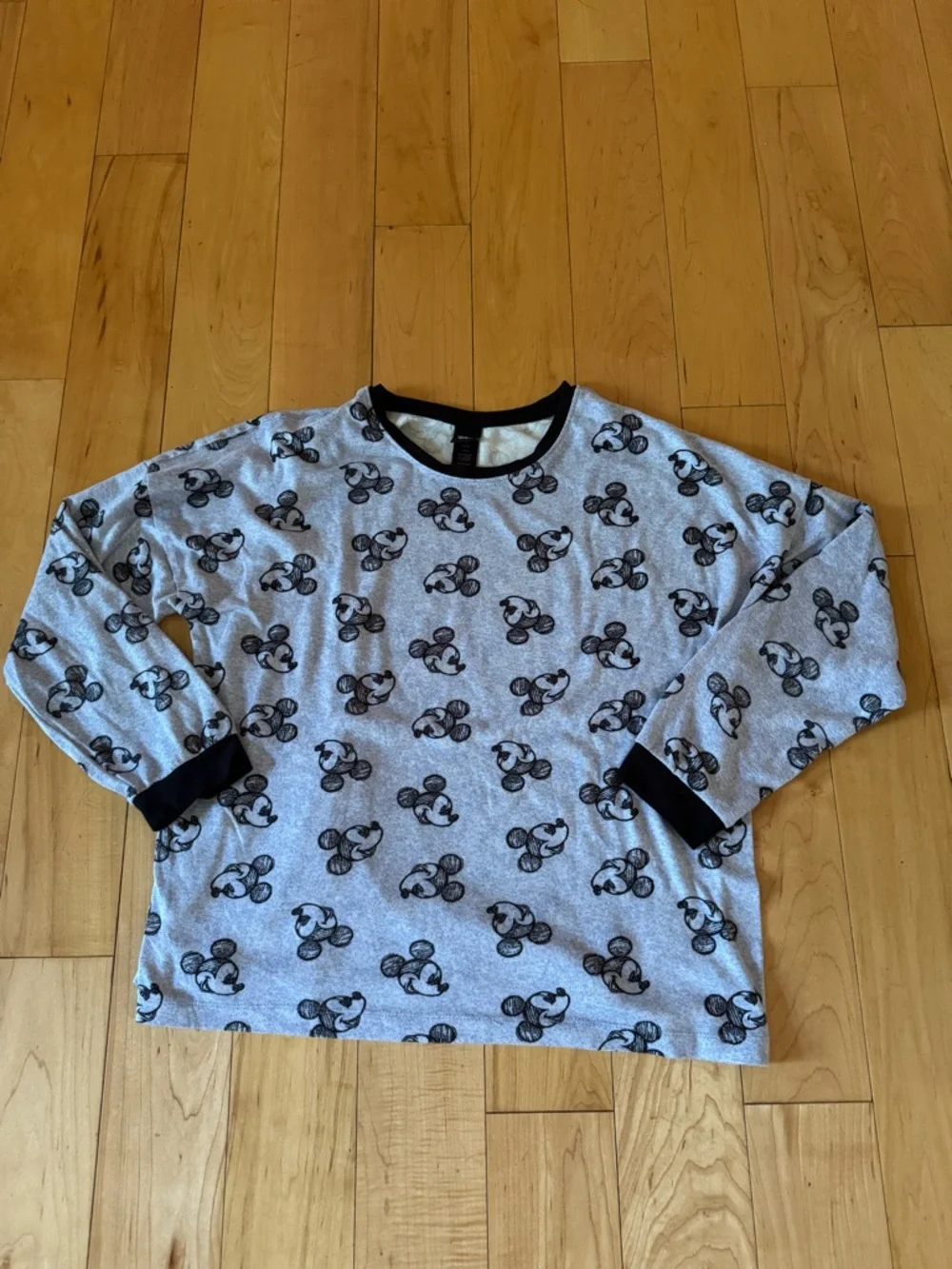 New—Disney Parks World Mickey Lounge set - Picture 3 of 9
